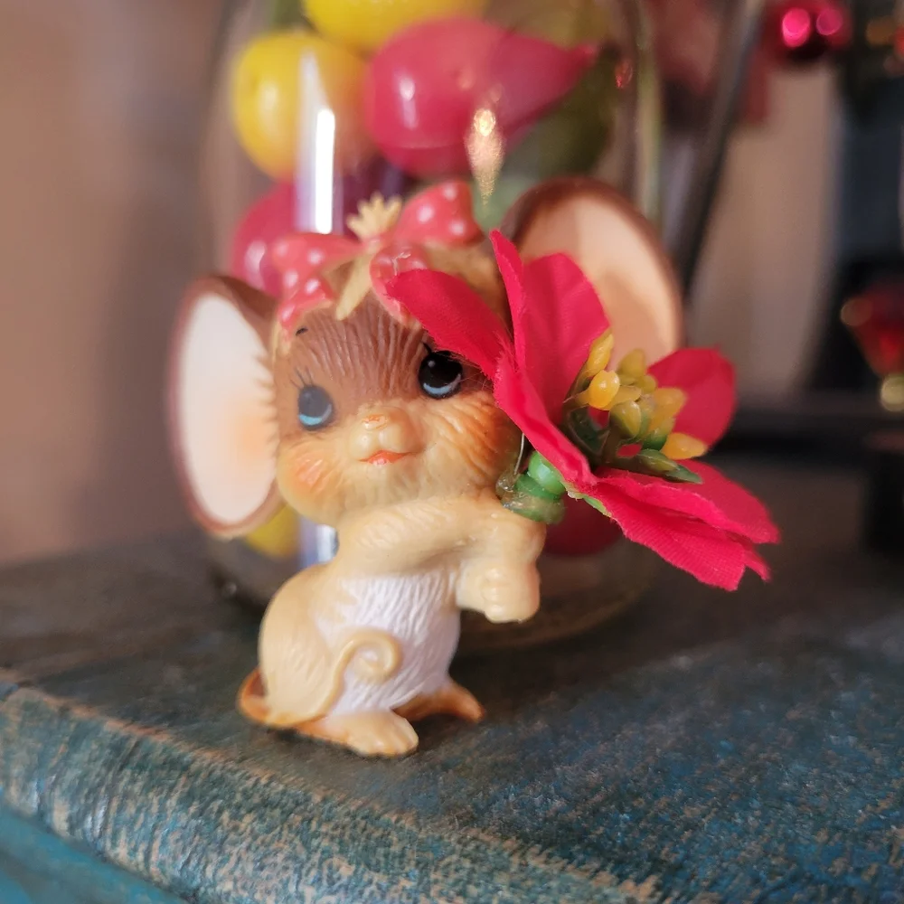 Cute Vintage Christmas Mice ~ Kitschy! ~ Russ Berrie ~ Tiny But Charming!